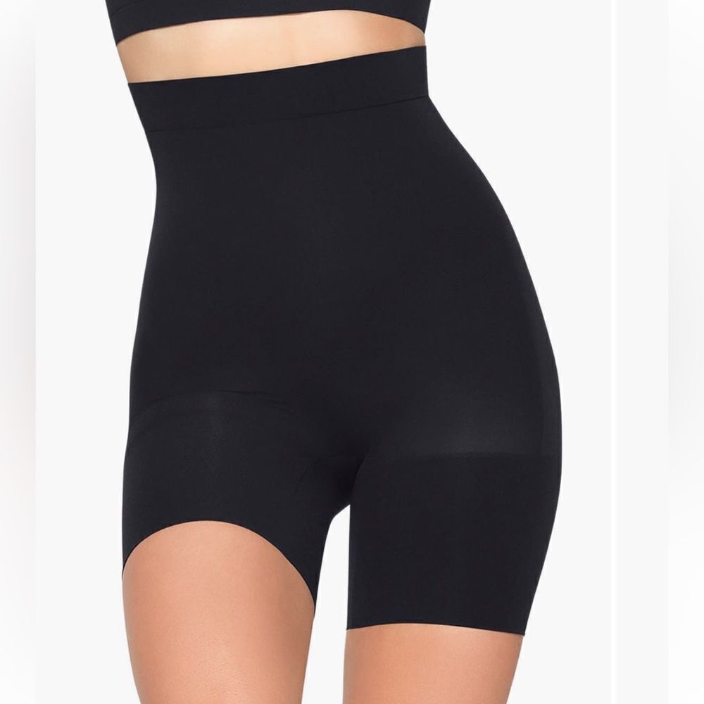 Skims NWT Everyday Sculpt Midthigh Short in Onyx XS